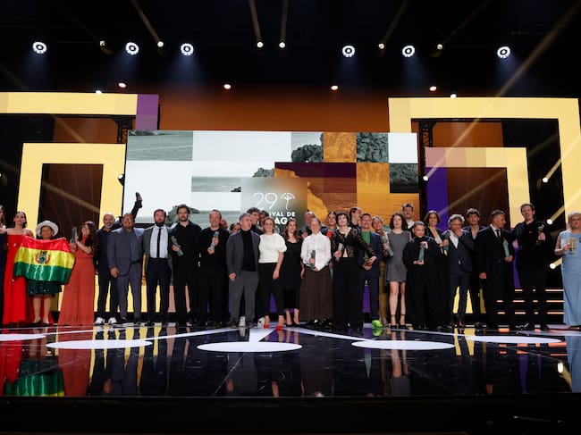 MÁLAGA, 14/03/2026.- Fotografía de familia de los premiados durante la gala de clausura del Festival de Cine de Málaga que se celebra este sábado en la capital andaluza. EFE/ Jorge Zapata