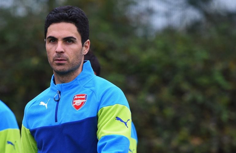 ST ALBANS, ENGLAND - NOVEMBER 03: (L-R) Serge Gnabry and Mikel Arteta look on during an Arsenal training session ahead of the UEFA Champions League match against RSC Anderlecht at London Colney on November 3, 2014 in St Albans, England. (Photo by Michael 