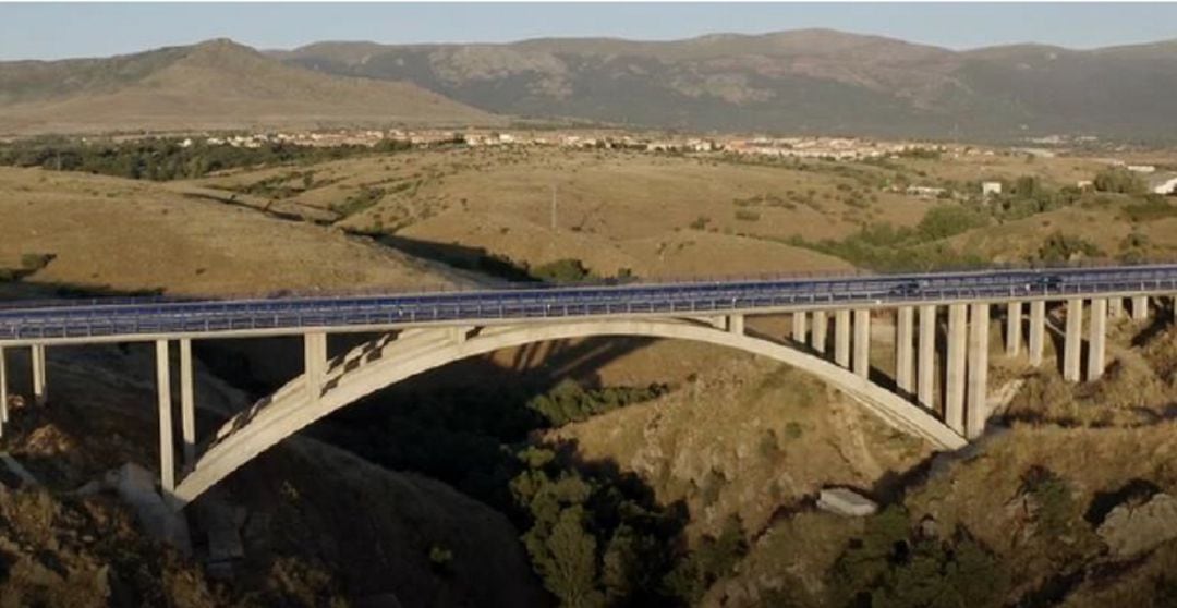 Puente sobre el río Eresma