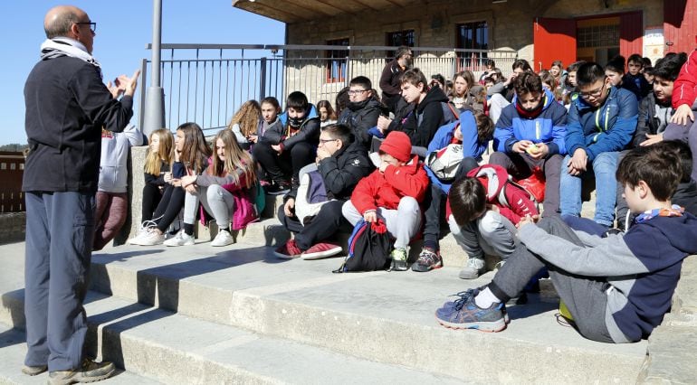 Un professor d&#039;ESO adreçant-se als seus alumnes. Imatge d&#039;arxiu.