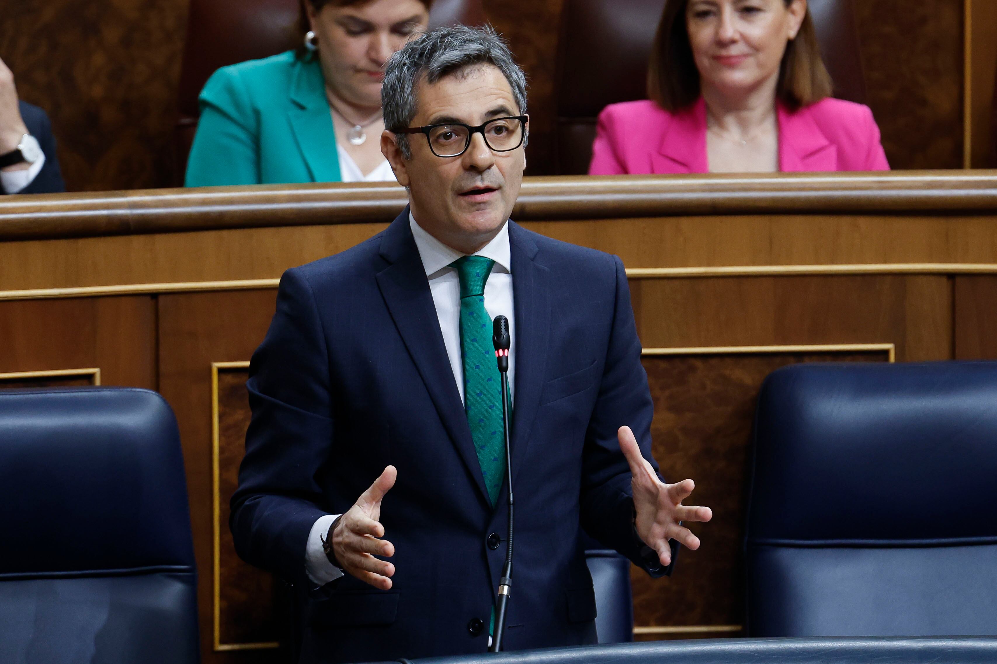 El ministro de Justicia, Presidencia y Relaciones con las Cortes, Félix Bolaños, interviene durante la sesión de control al Gobierno que se celebra este miércoles en el Congreso.