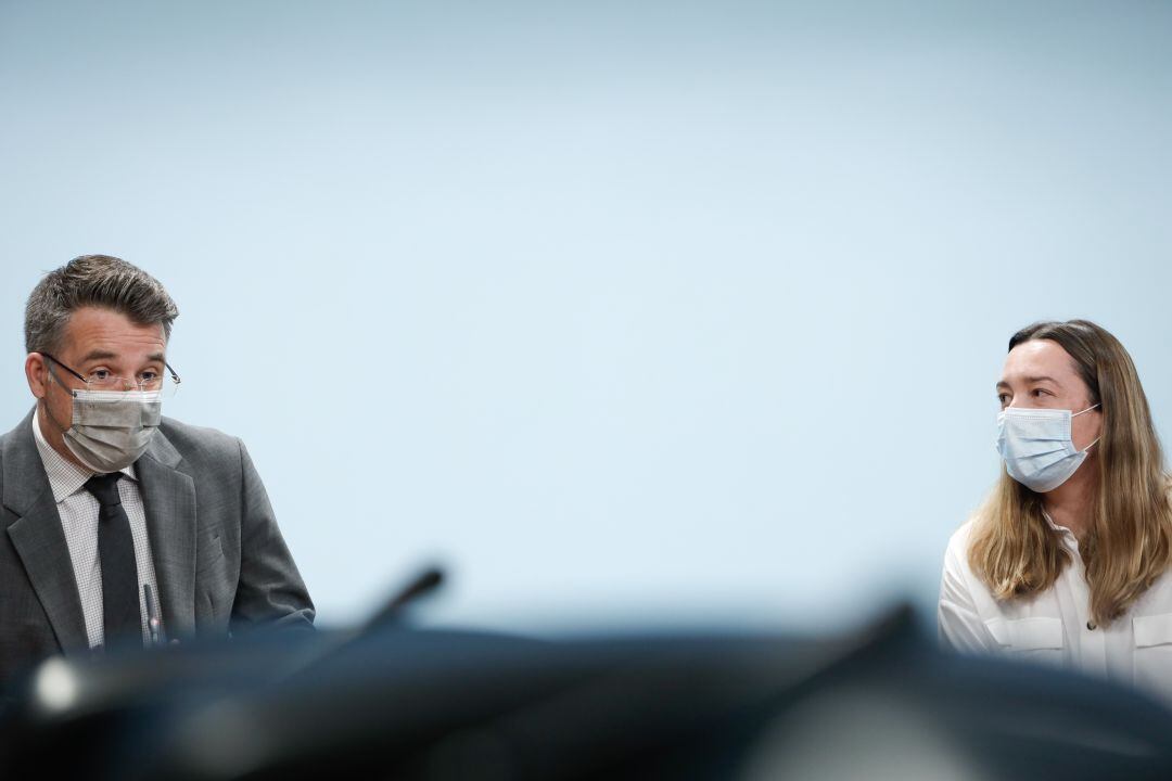 El secretari d'Estat d'Igualtat i Participació Ciutadana, Marc Pons, i la presidenta de l'associació Diversand, Rocío Soler.