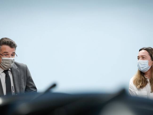 El secretari d'Estat d'Igualtat i Participació Ciutadana, Marc Pons, i la presidenta de l'associació Diversand, Rocío Soler.