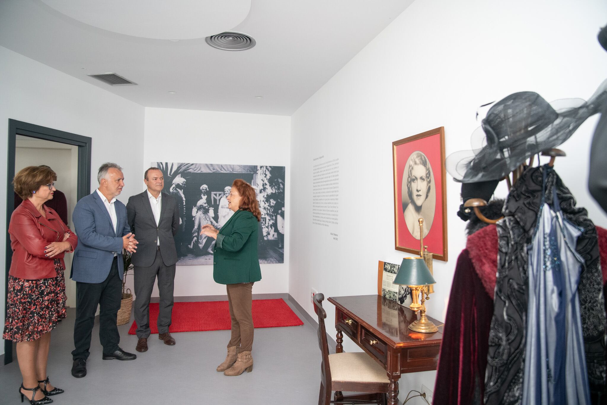 Inauguración de la biblioteca Josefina de la Torre