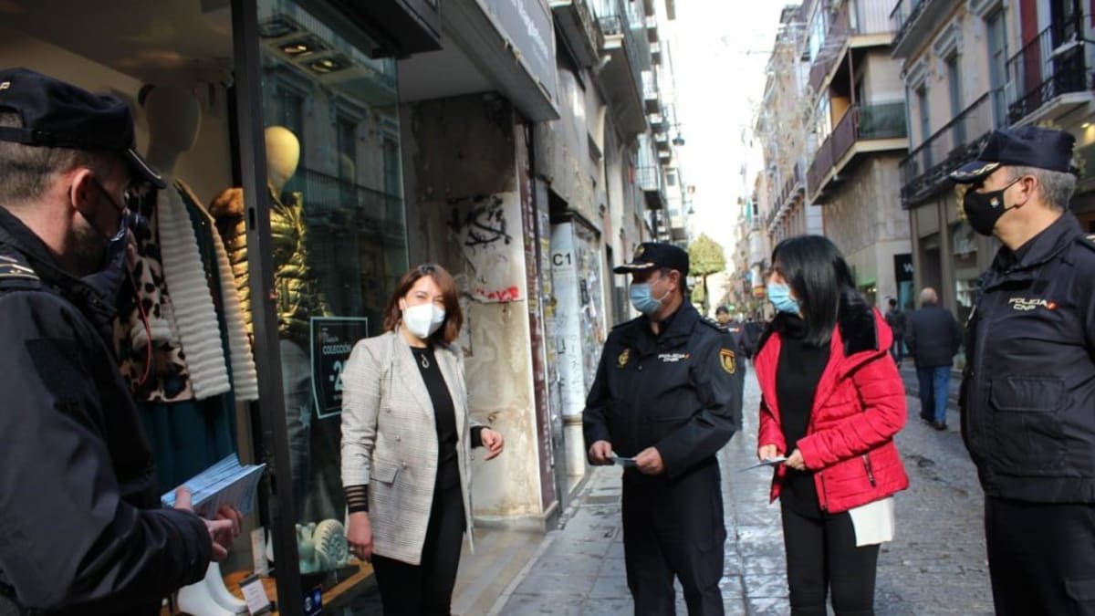 La Policía Nacional refuerza la seguridad durante la Navidad con el Plan de Comercio Seguro