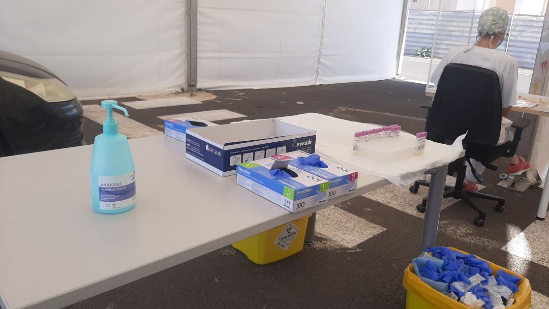 Material para recoger muestras en  el COVID Auto de Arrecife.