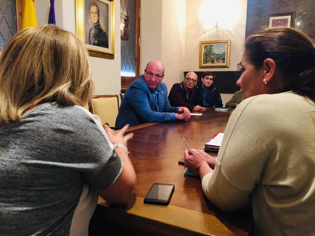 El alcalde se ha reunido con las asociaciones vecinales afectadas