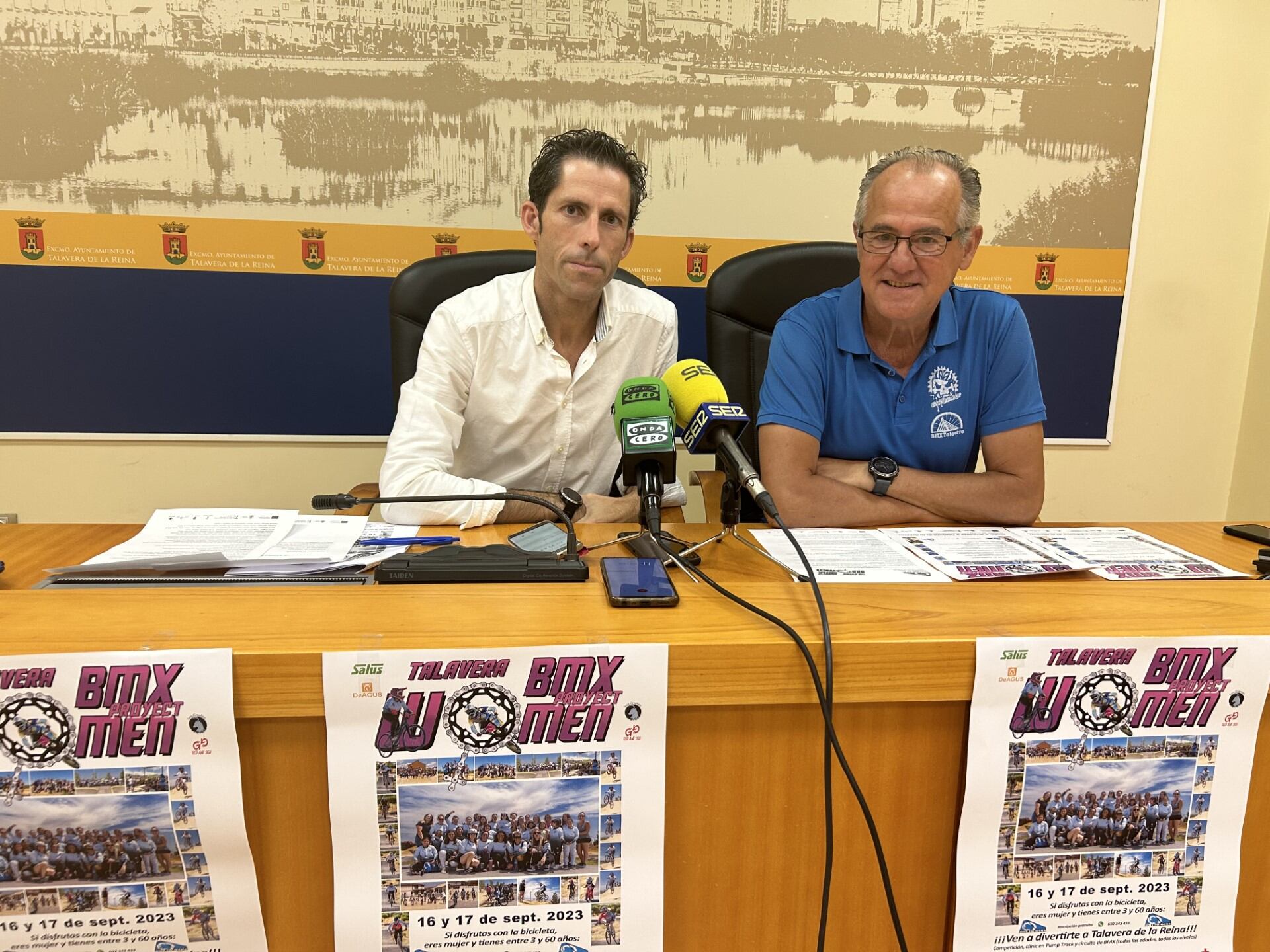 Antonio Núñez, concejal de Juventud y Deporte con Javier Moreno, presidente del club BMX Talavera.