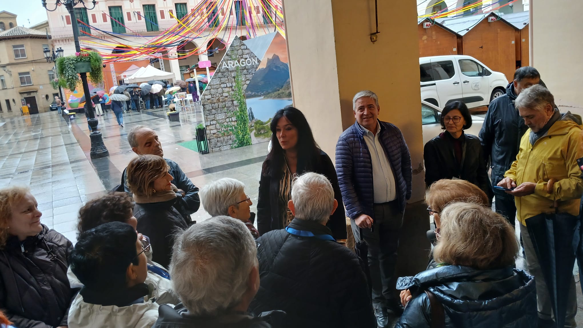 La alcaldesa de Huesca, saludando a los congresistas de Territorios Mágicos