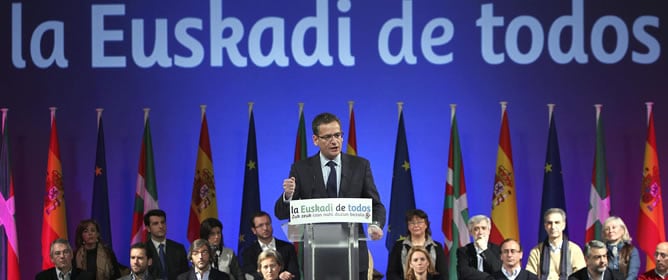 El presidente del PP del País Vasco, Antonio Basagoiti, durante la presentación hoy en el Palacio Kursaal de San Sebastián de un manifiesto en el que el partido iniciar &quot;una nueva etapa de convivencia en una Euskadi de todos&quot;