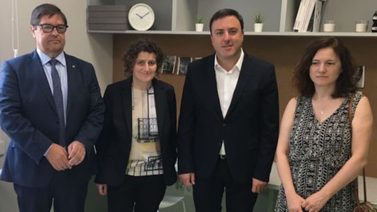 La Diputación entrega la residencia a la Universidade da Coruña