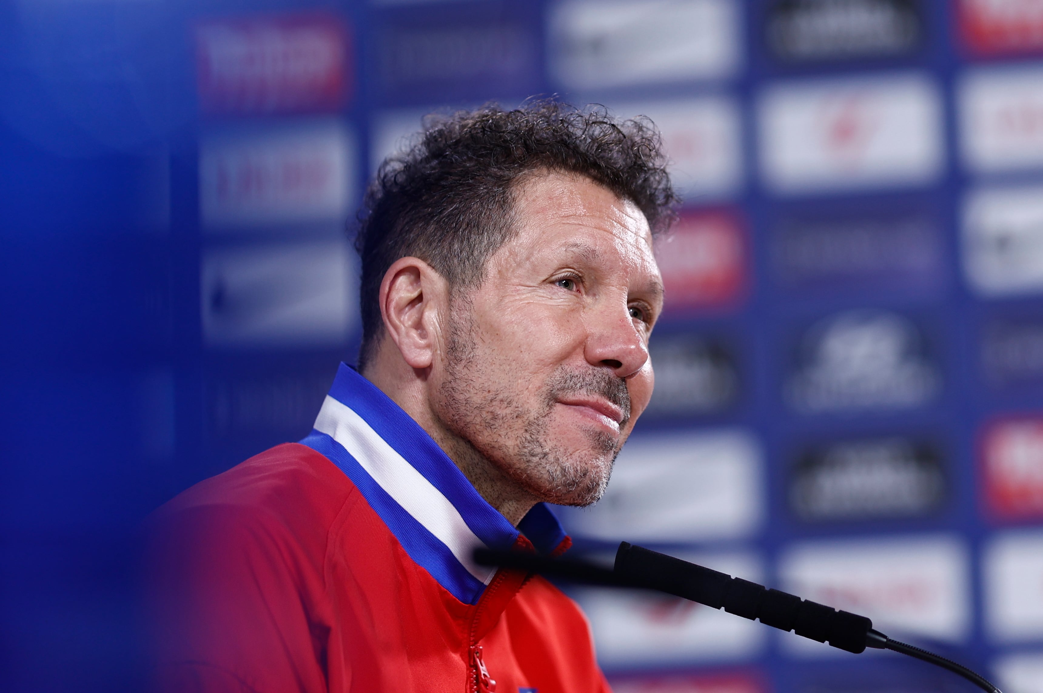 MADRID, 20/12/2025.- El entrenador del Atlético de Madrid, Diego Pablo Simeone, durante la rueda de prensa ofrecida en la Ciudad deportiva de Majadahonda en Madrid, este sábado, para hablar del partido liguero de mañana contra el Girona. EFE/Rodrigo Jiménez