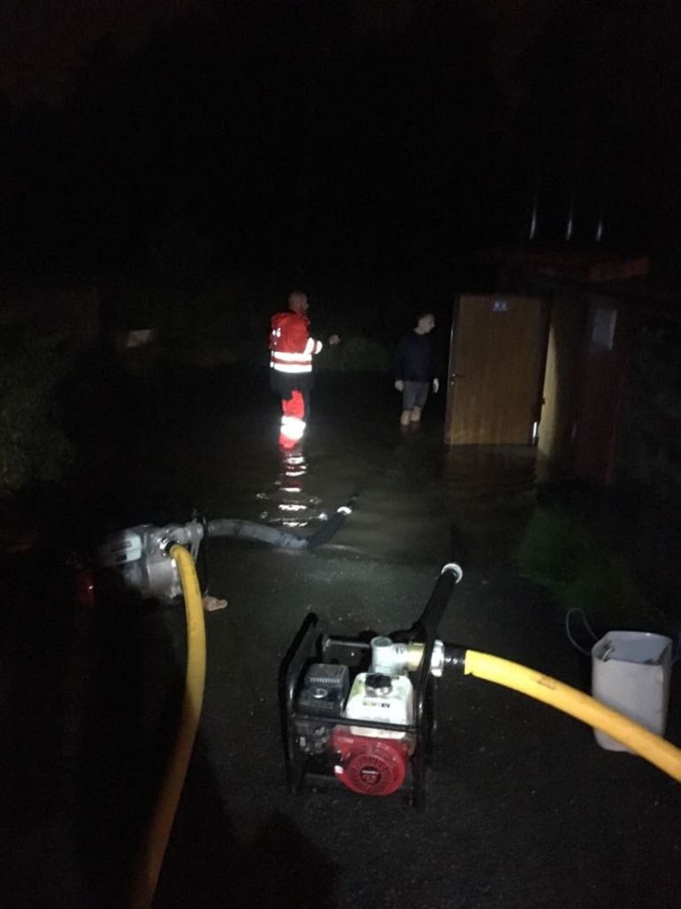 Los servicios de emergencia han actuado en inundaciones provocadas por las fuertes lluvias de anoche.
