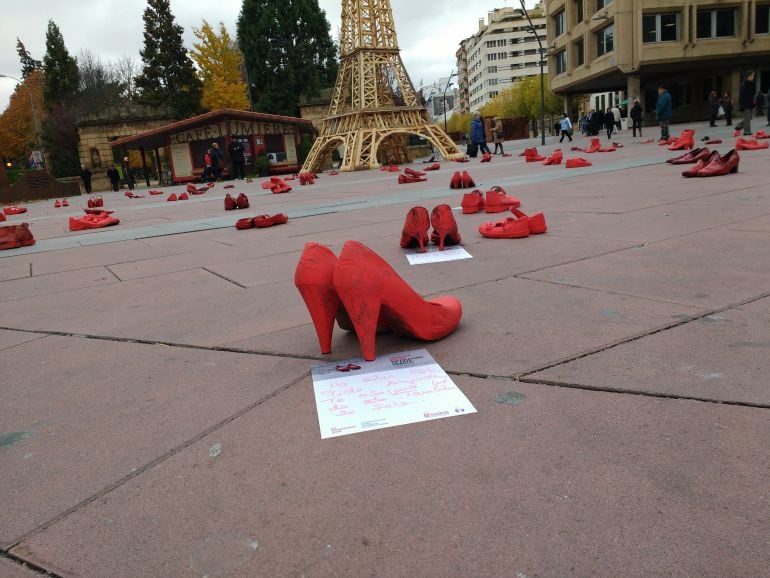 Zapatos rojos contra la violencia de género en Soria