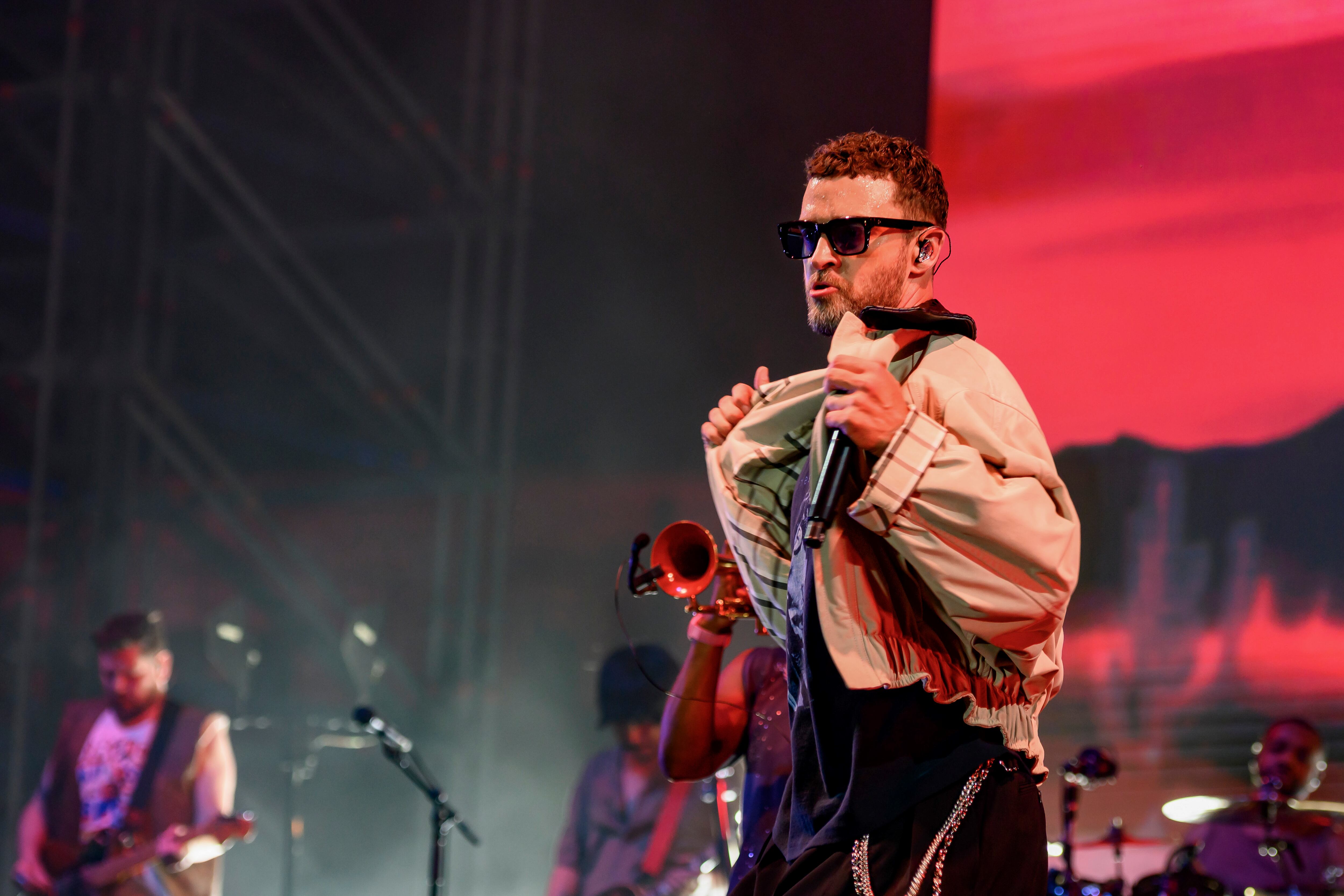 SEVILLA. 30/05/2025. - El músico y cantante estadounidense Justin Timberlake durante el concierto que ha ofrecido hoy viernes en el Icónica Santalucía Sevilla Fest 2025 que se celebra en la capital andaluza. EFE/ Raúl Caro.