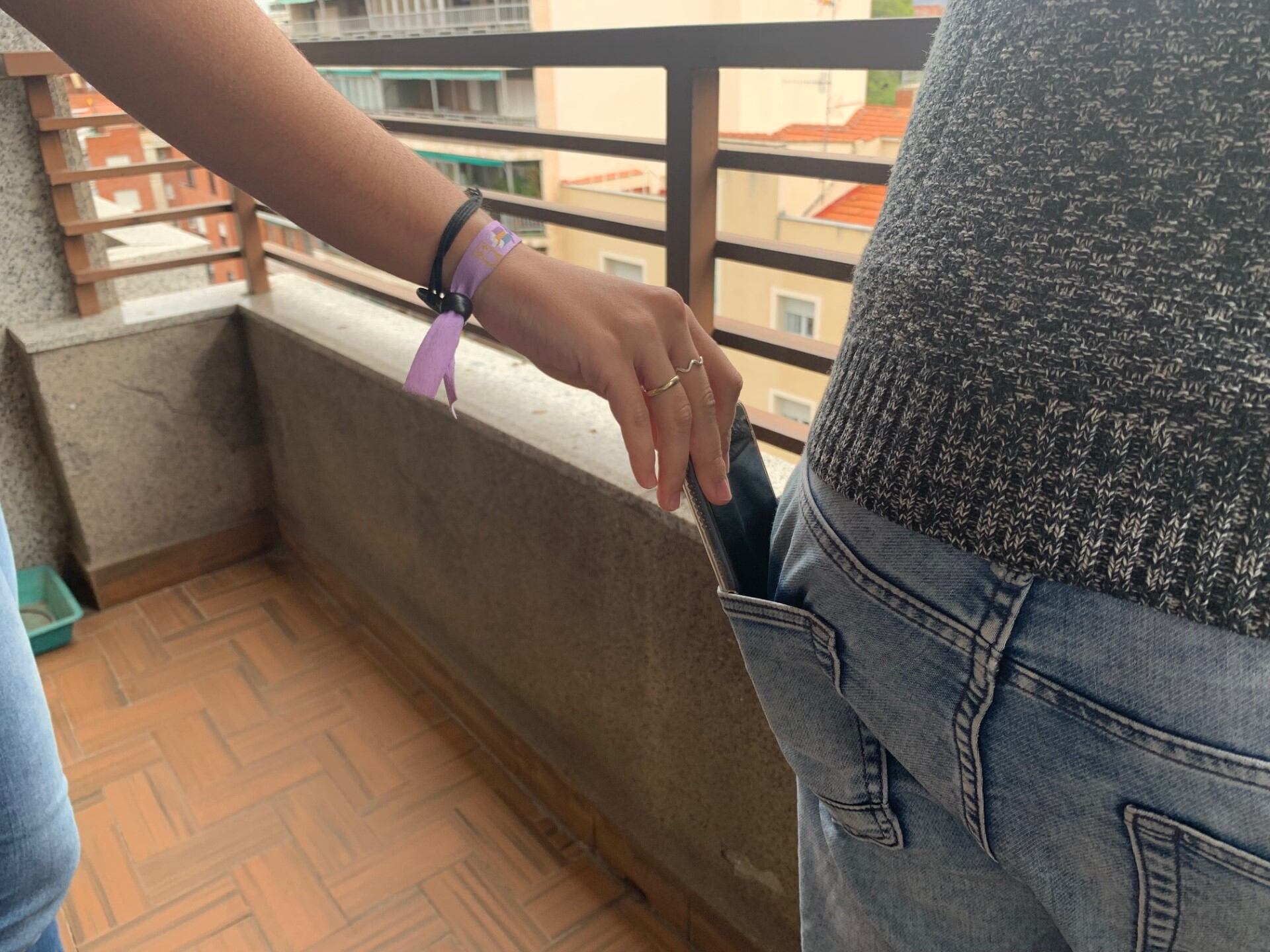 Simulación del robo de un teléfono móvil