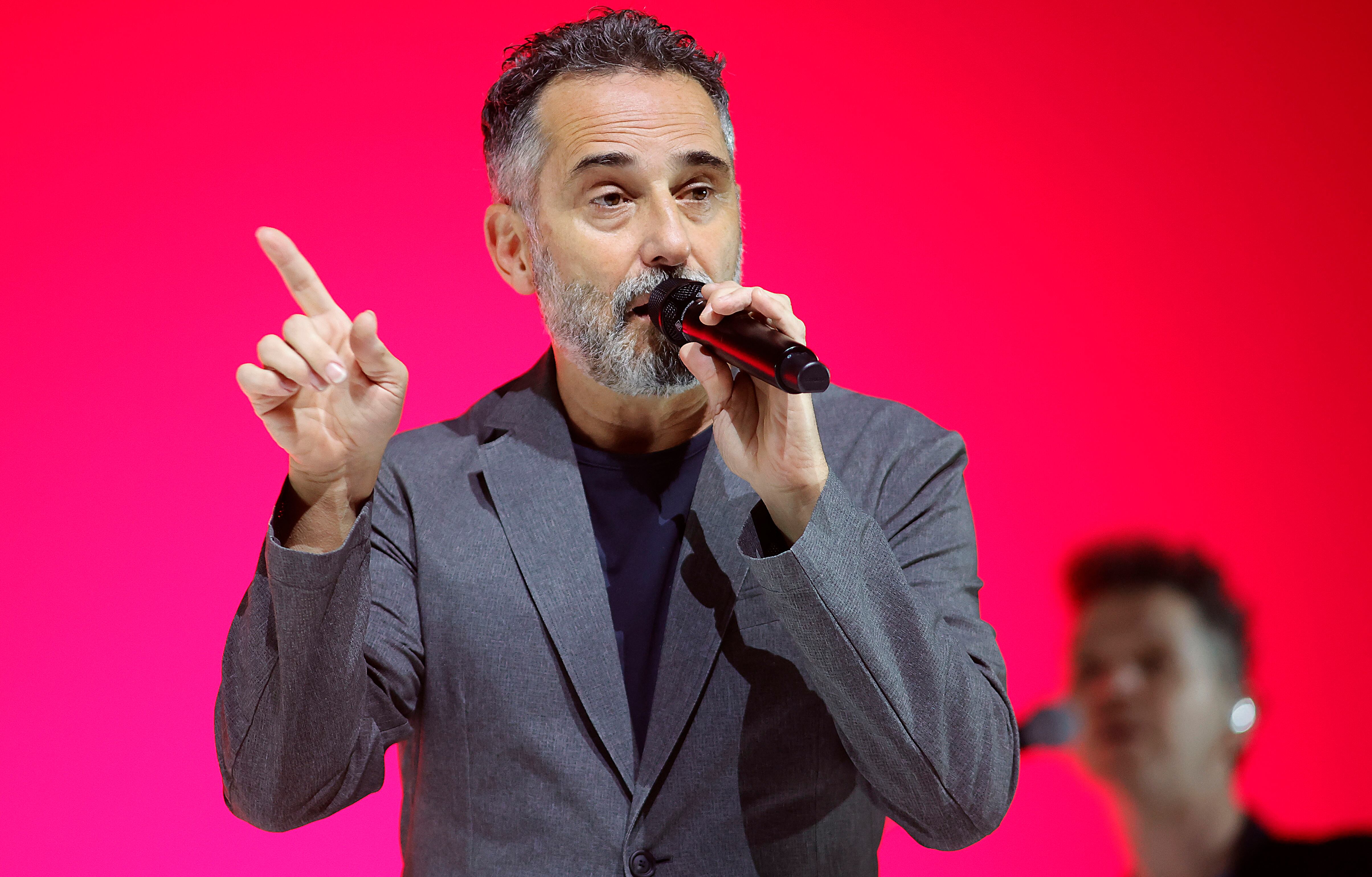 El cantautor Jorge Drexler inicia en Ferrol su gira española del 2023 y habla sobre la evolución de su carrera musical y su más reciente trabajo discográfico, “Tinta y tiempo”. Foto: Kiko Delgado / EFE.