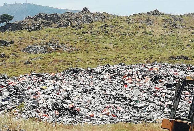 Cementerio de chalecos salvavidas en la isla griega de Lesbos.