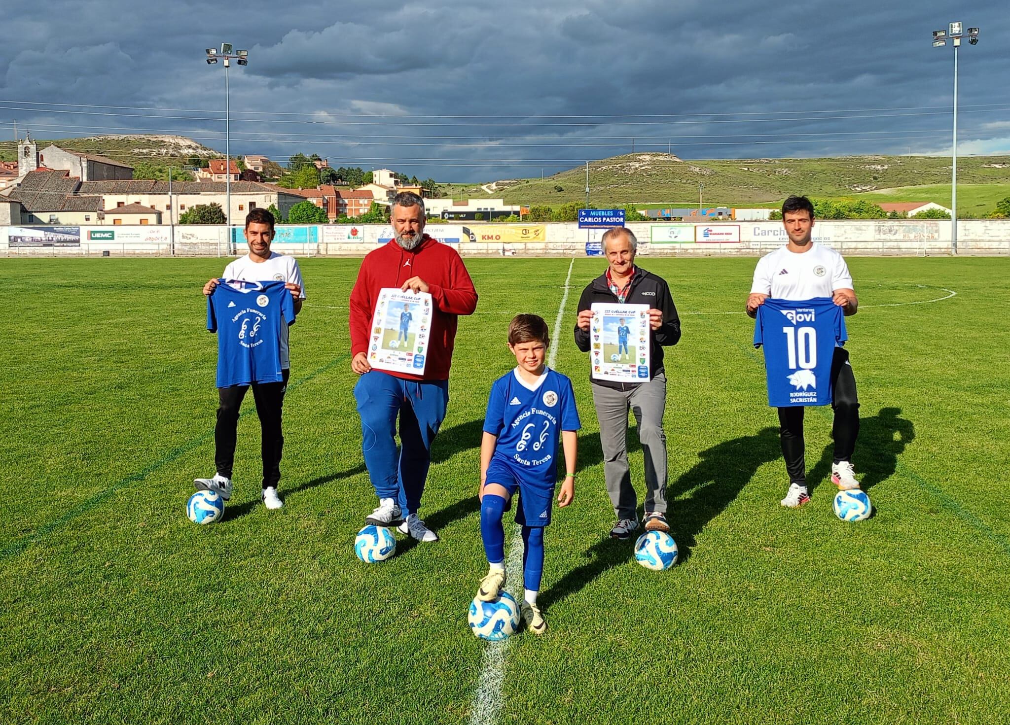 Representantes del CD Cuéllar, del Ayuntamiento y del CIT presentan la III Cuéllar Cup