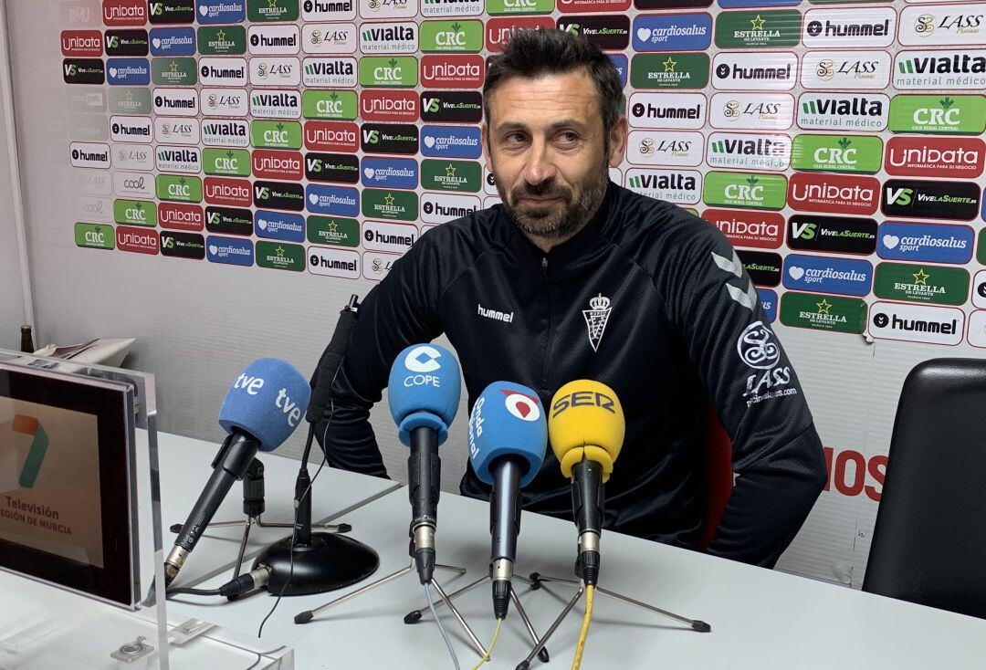 Manolo Herrero en la sala de prensa de Cobatillas