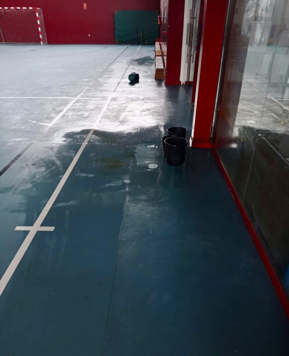 Agua en el pabellón del colegio de Madrigal de las Altas Torres