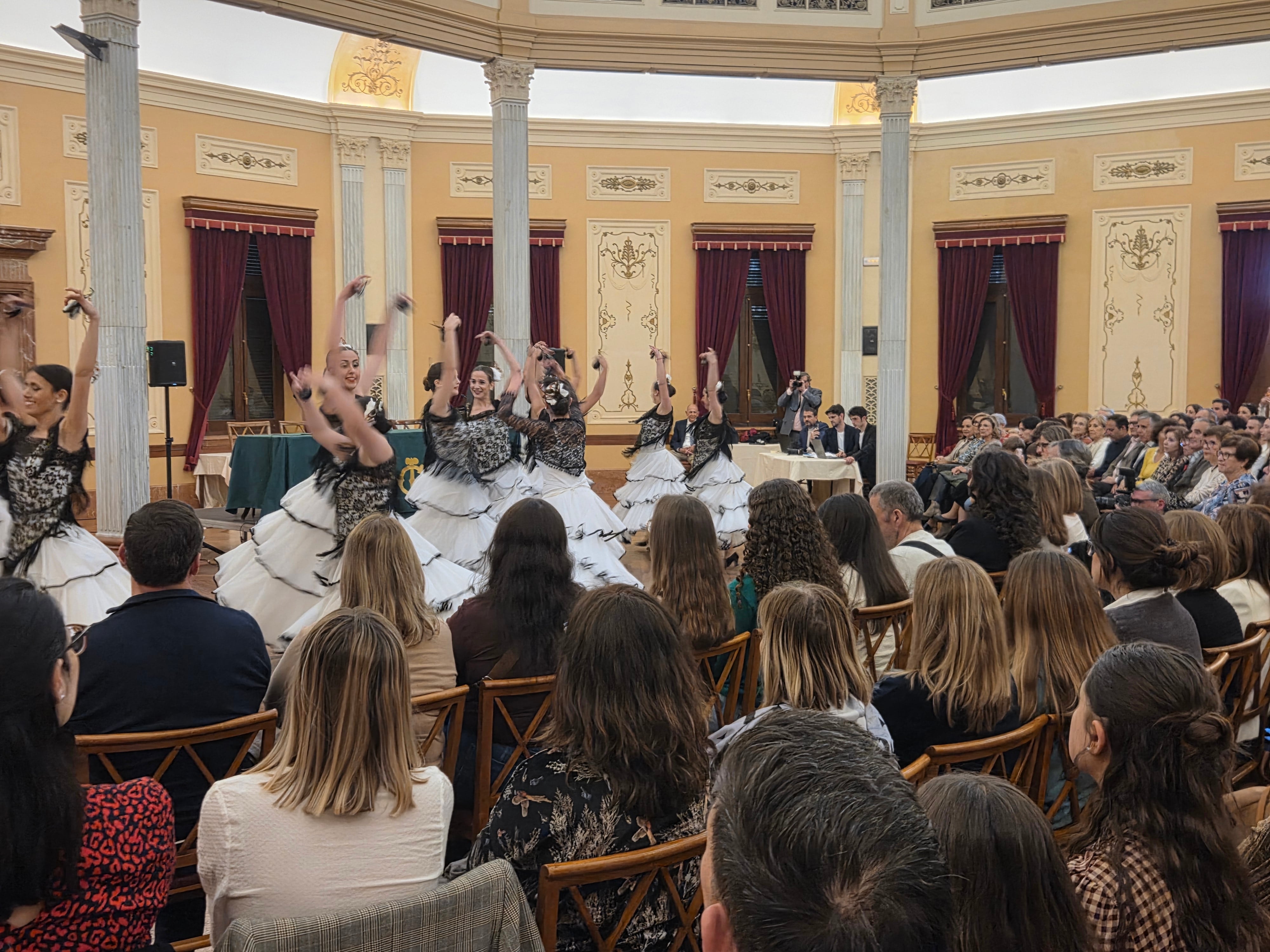 Un instante de una de las actuaciones del ballet de Inma Cortés en el Salón Rotonda