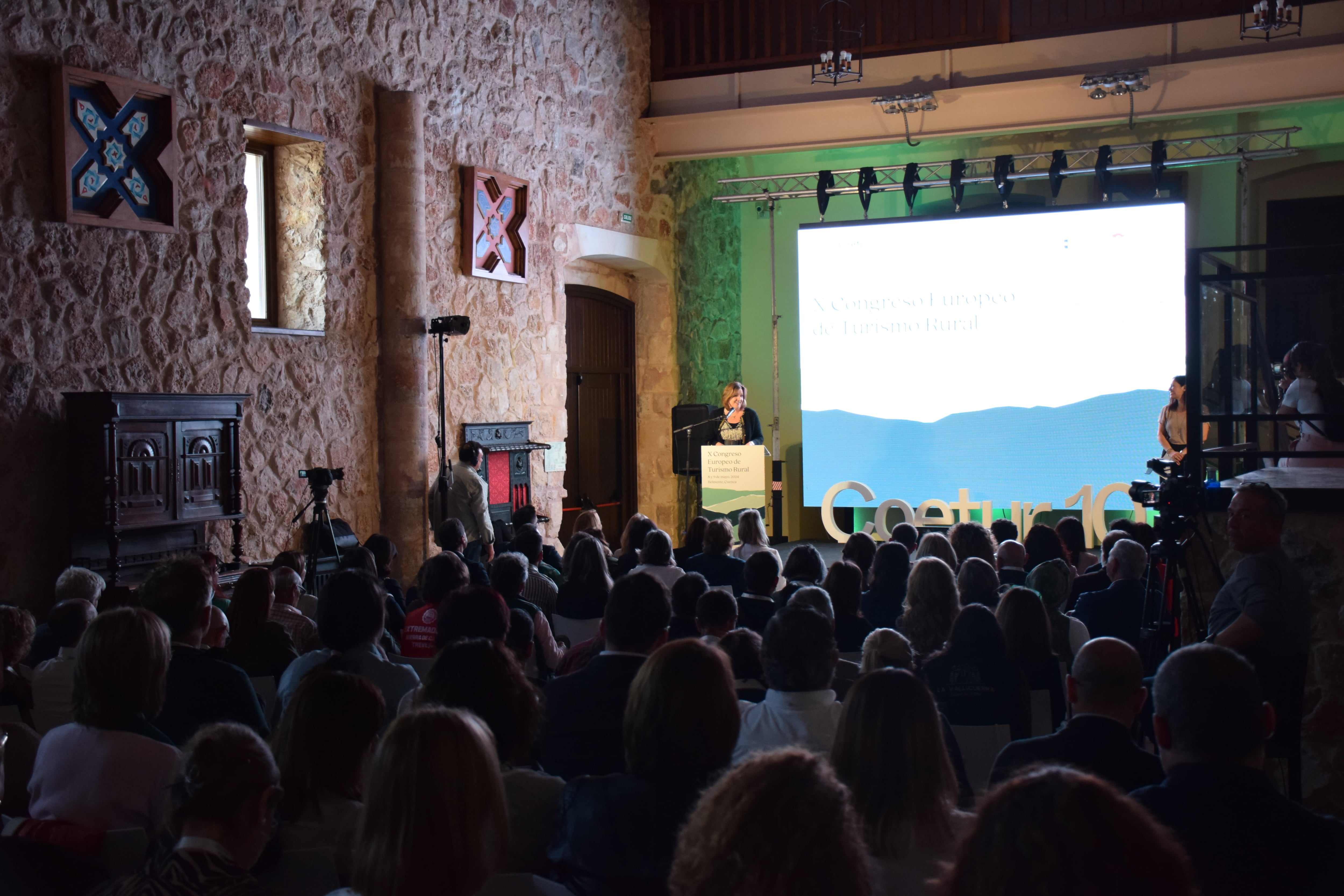 Apertura del décimo Congreso Europeo de Turismo Rural (COETUR), que se celebra los días 8 y 9 de mayo en el Palacio del Infante don Juan Manuel en Belmonte. En el atril, la consejera de Economía, Empresas y Empleo, Patricia Franco