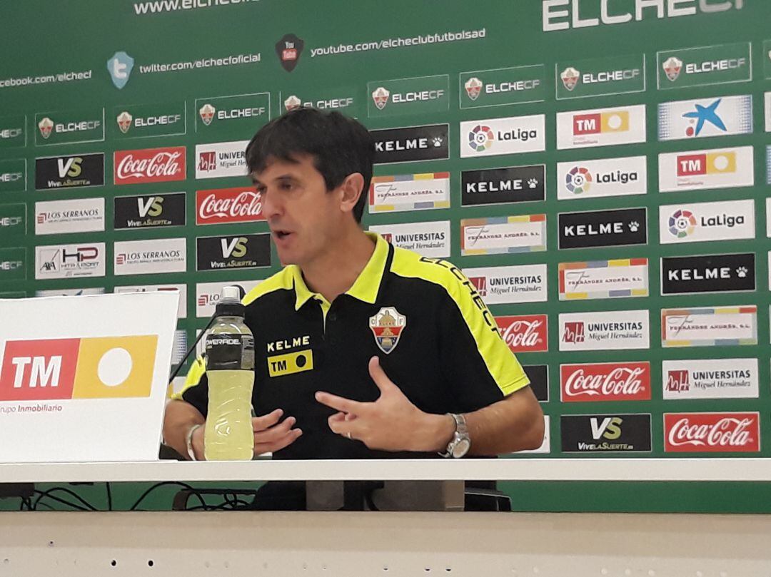 Pacheta expresa su indignación en la Sala de Prensa del Elche CF