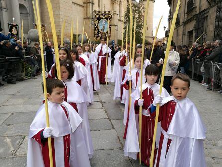 Los más pequeños protagonizan la procesión de Domingo de Ramos