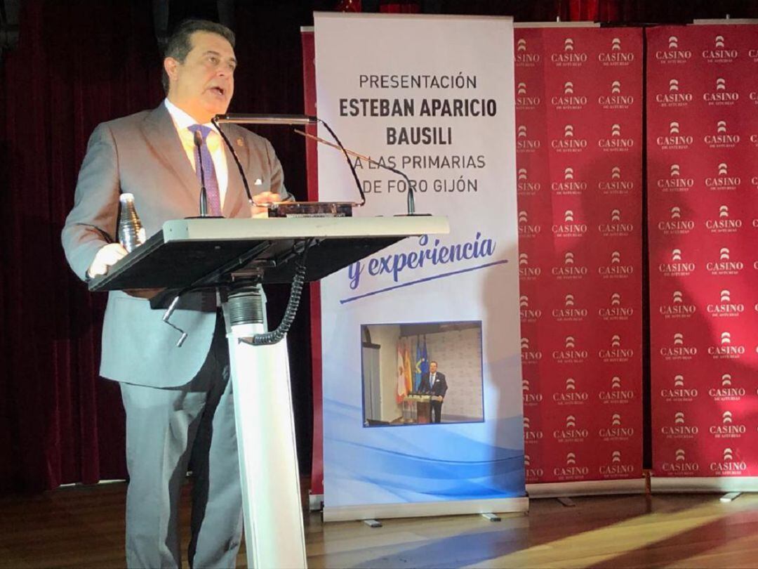 Esteban Aparicio durante la presentación de su candidatura