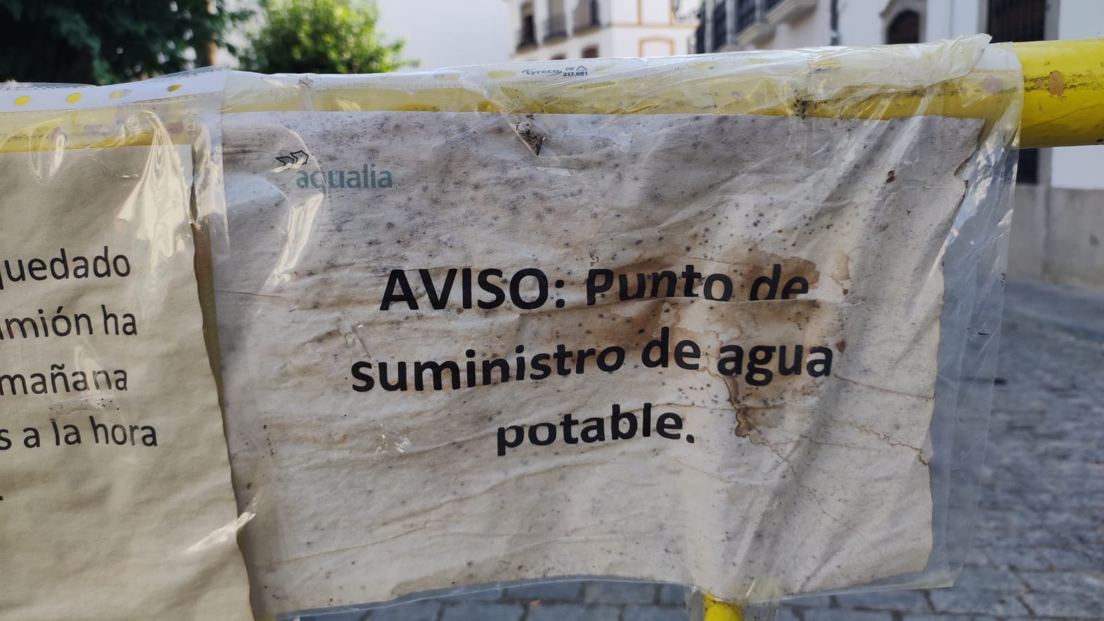 Nota de aviso en uno de los puntos de suministro de agua en el norte de la provincia de Córdoba