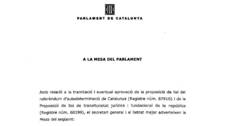 Los letrados del Parlament han registrado un informe dirigido a la Mesa del Parlament en el que alertan que la tramitación de las leyes de ruptura choca con las advertencias del Tribunal Constitucional (TC) y reprochan la utilización del artículo 81.3 del