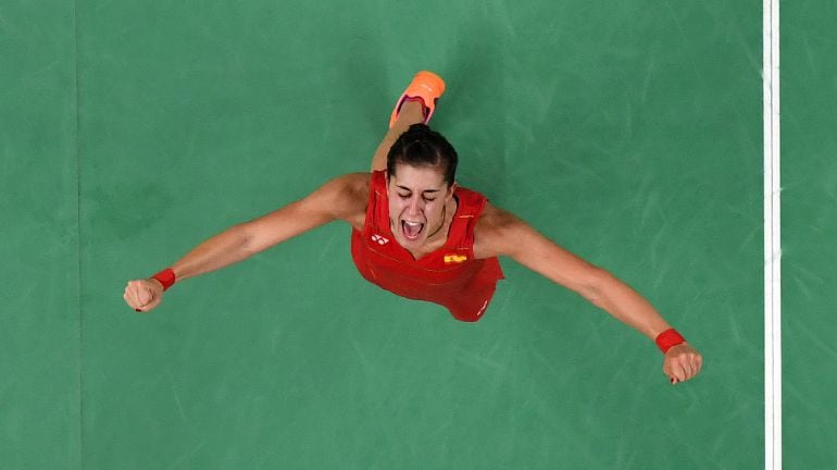 Carolina Marín celebra una de sus victorias en los Juegos Olímpicos