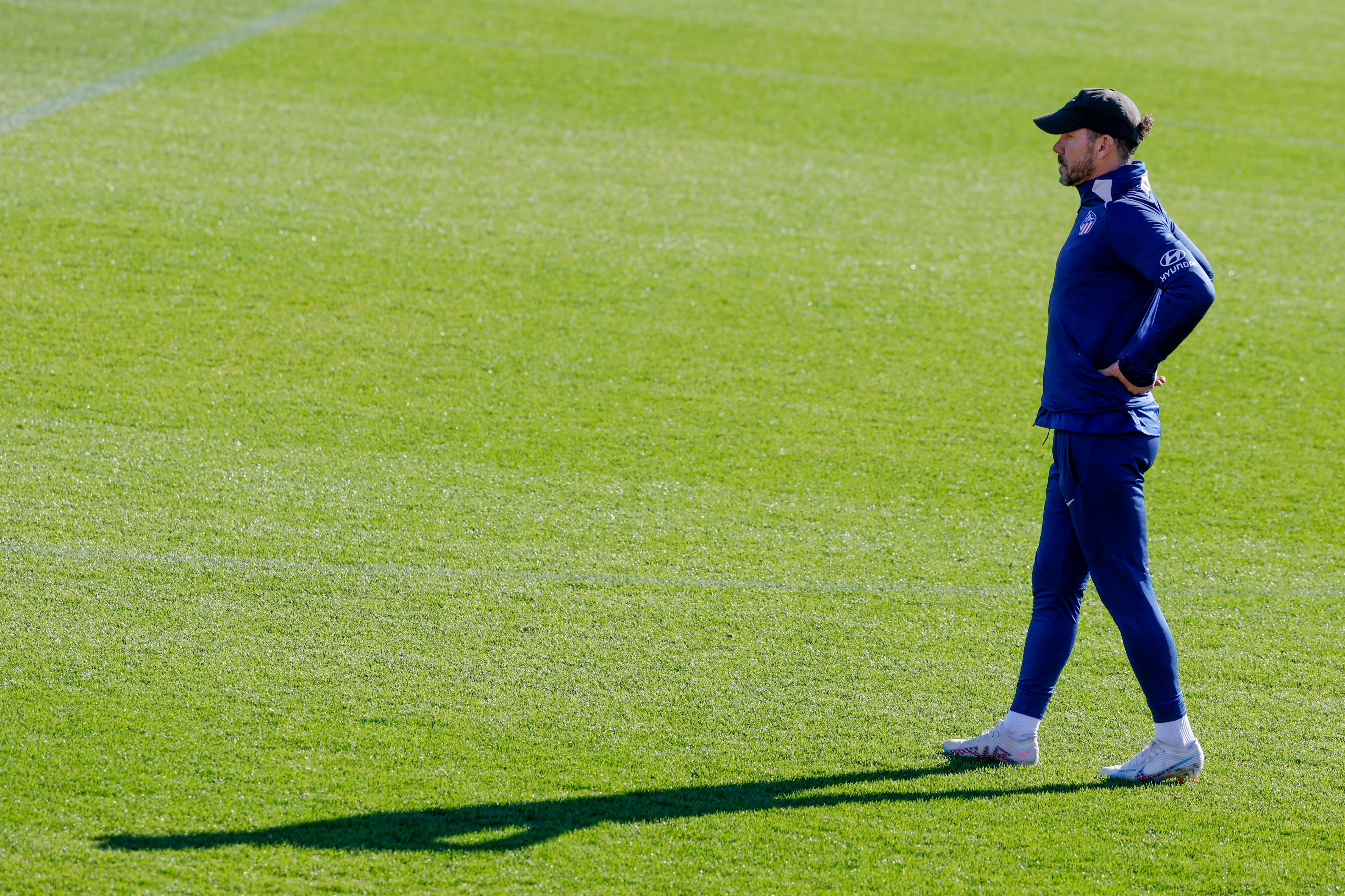 El entrenador del Atlético de Madrid, Diego Simeone, durante el entrenamiento en la Ciudad Deportiva de Majadahonda