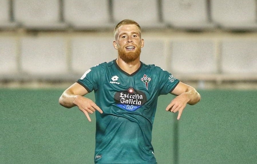 Carlos Vicente, celebrando un gol con el Racing de Ferrol.