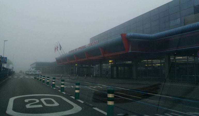 La niebla envuelve al aeropuerto Seve Ballesteros.