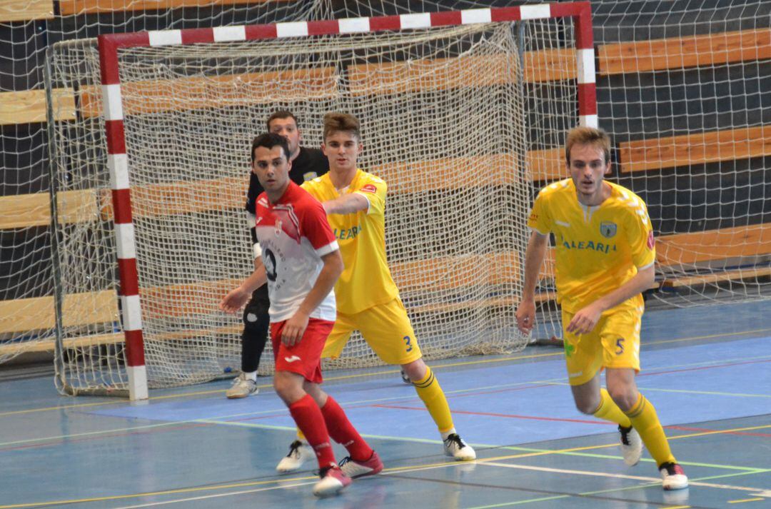 Nico y Omar defendiendo.