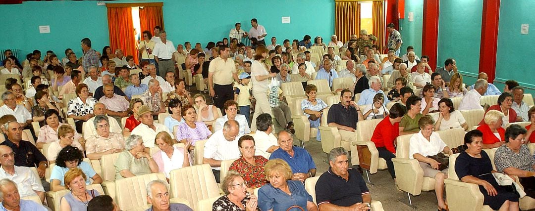 Unas doscientas personas se reunieron en la asamblea de afectados por el aceite de colza de la capital leonesa