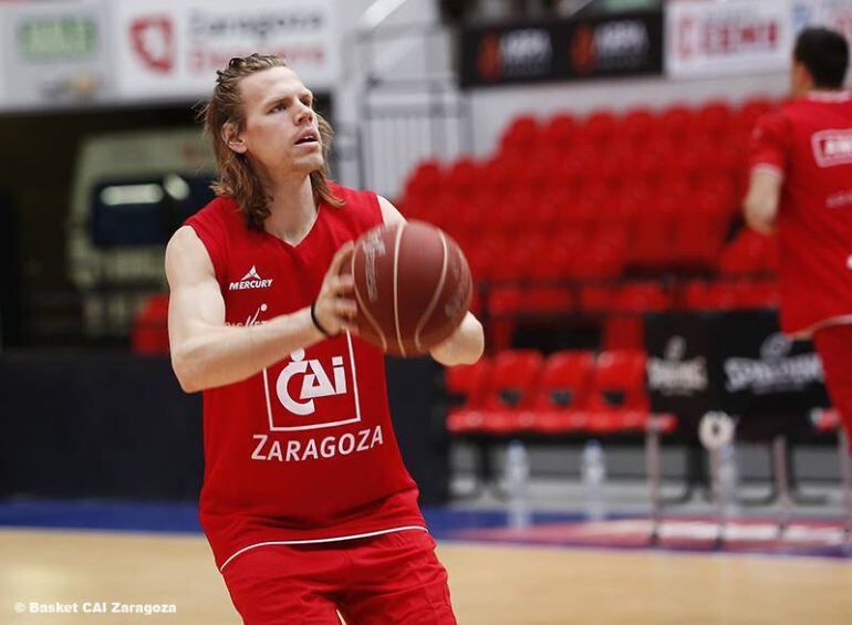 Jordan Swing ya se ha entrenado con la camiseta del CAI Zaragoza