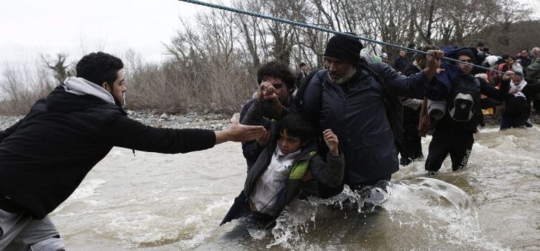 CONFUSIÓN SOBRE SI REFUGIADOS QUE CRUZAN FRONTERA HAN REGRESADO O NO A GRECIA