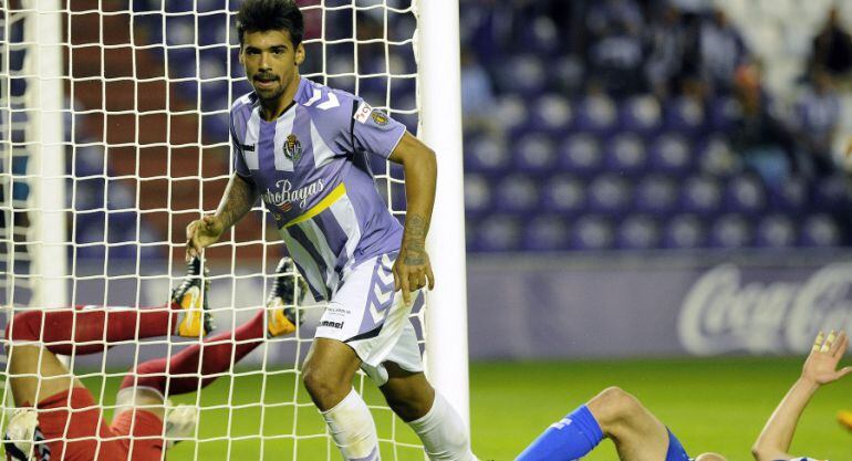 Ibán Salvador celebra su gol ante el Barcelona B en la actual campaña
