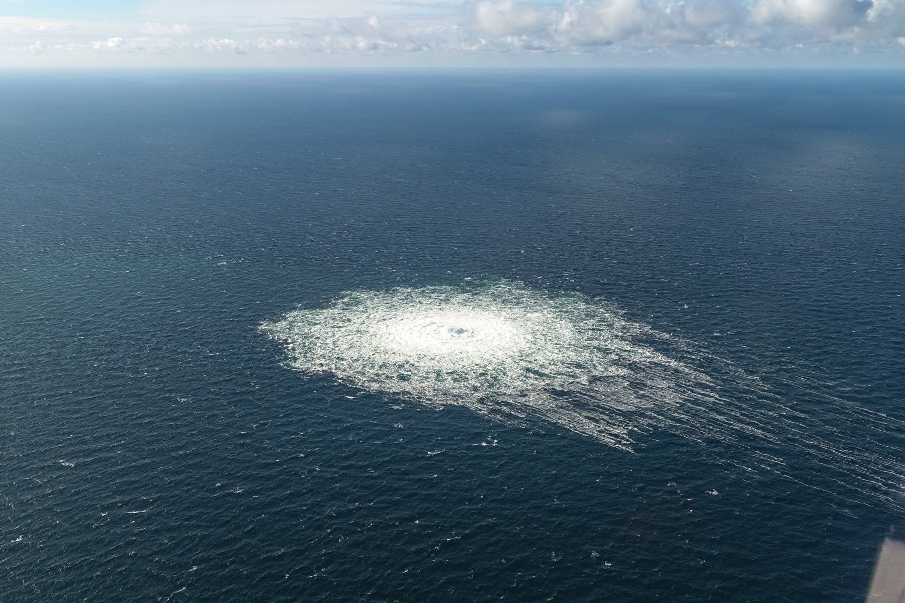 Imagen de la explosión en uno de los gasoductos Nord Stream en el mar Báltico