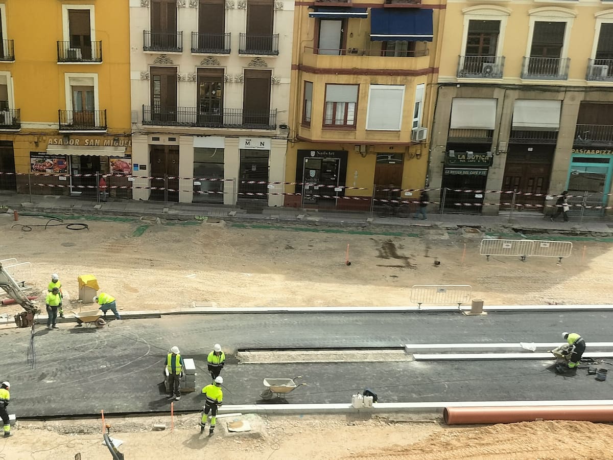 La reforma de la plaza de San Miguel encara su recta final entre dudas y protestas vecinales