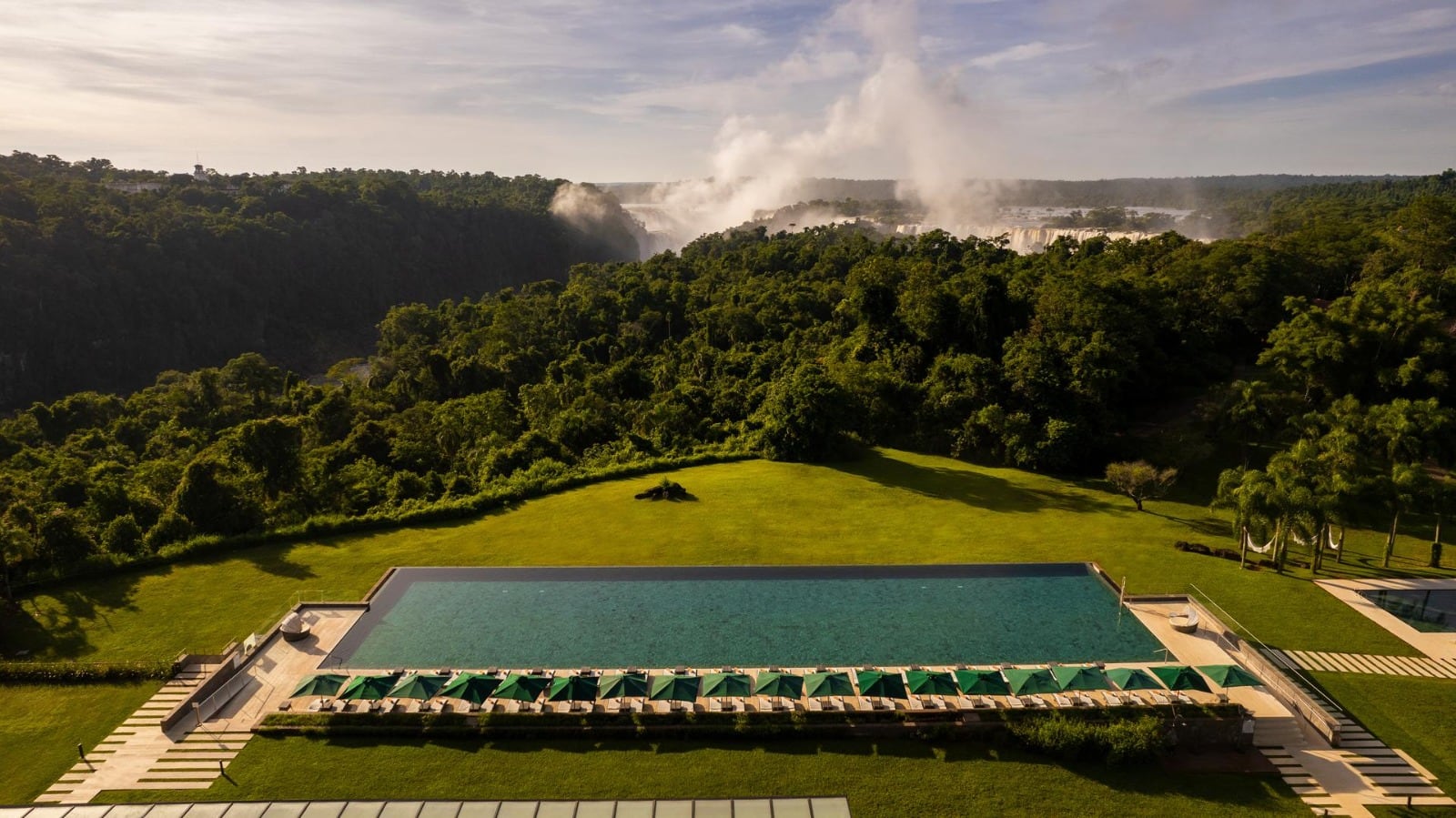 Vistas desde el Gran Meliá Iguazú, con las cataratas al fondo.