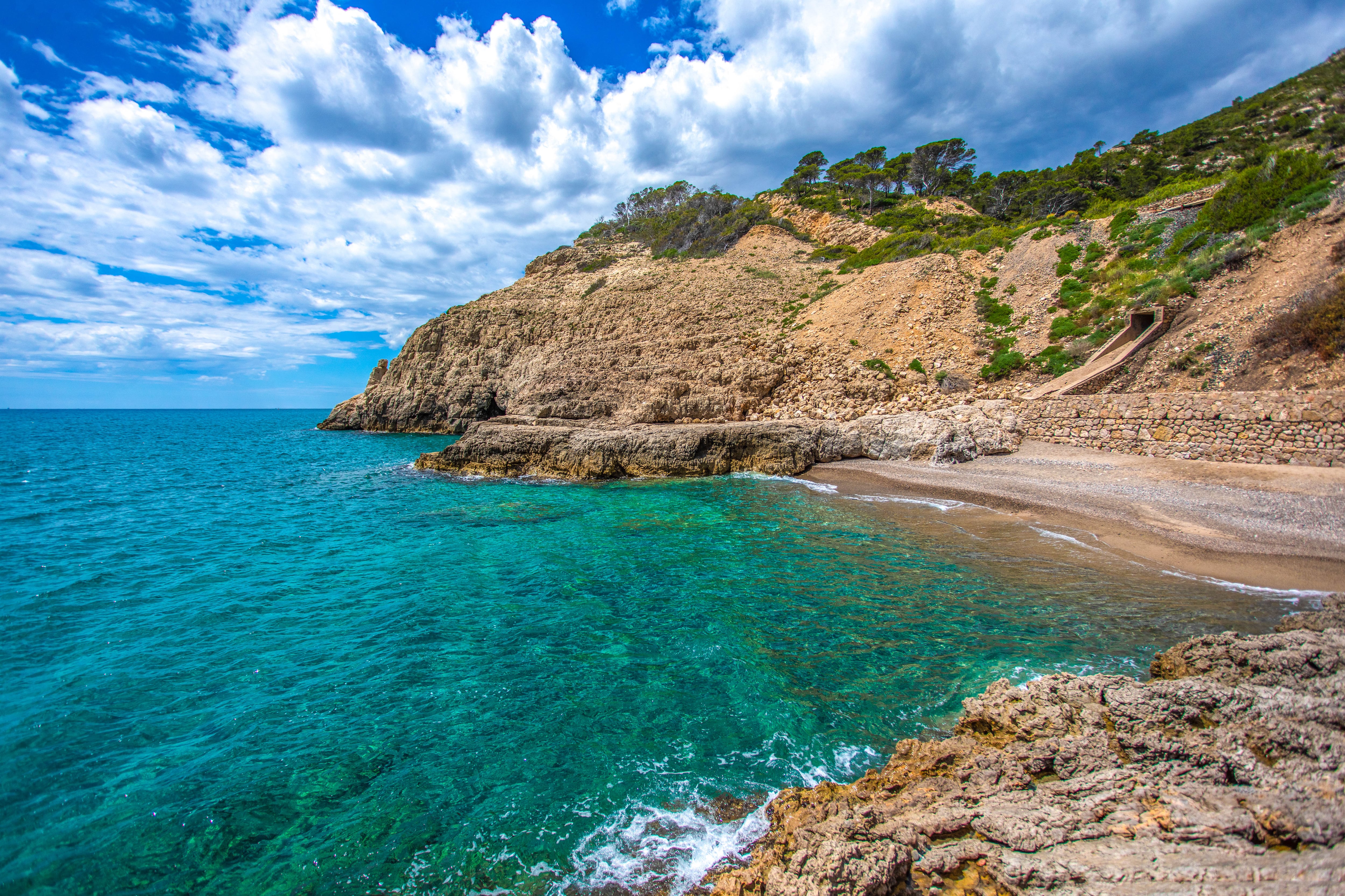 Cala de la Cova del Llop Marí