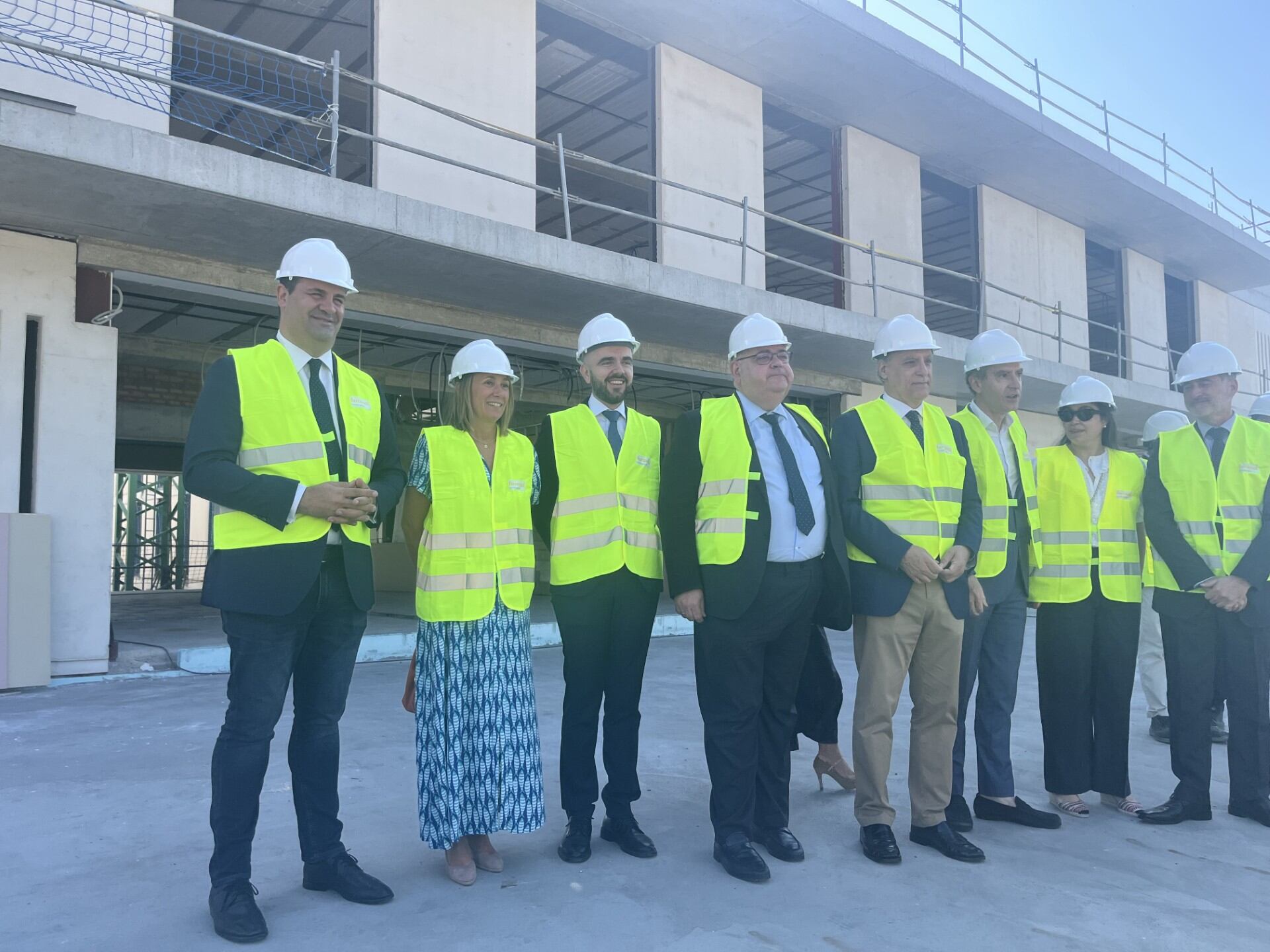 Autoridades en la visita al Centro de Salud de Prosperidad