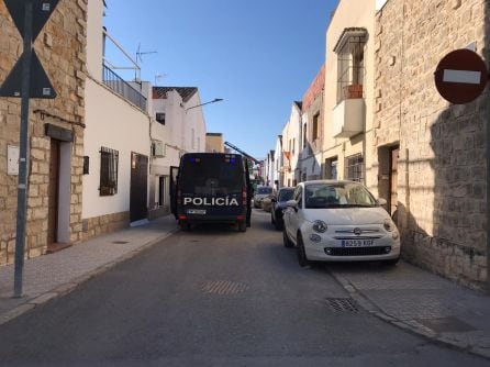 Uno de los furgones policiales durante el dispositivo por Úbeda