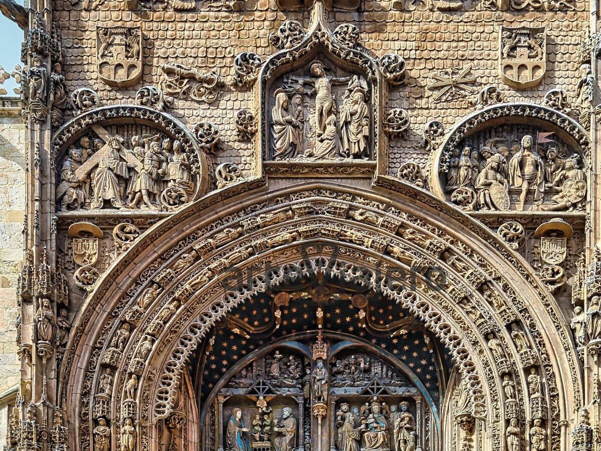 "¿Pero por qué no conozco yo esto?": la fachada de Santa María triunfa en Twitter