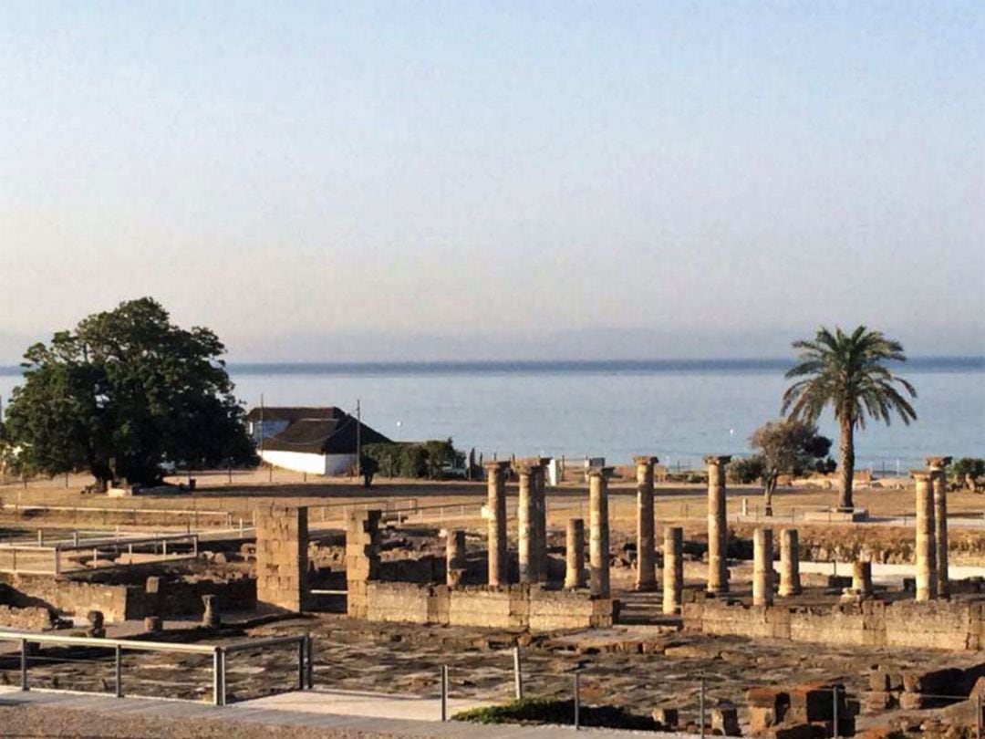 El restaurante Otero, a pie del yacimiento romano de Baelo Claudia y presidiendo la playa de Bolonia