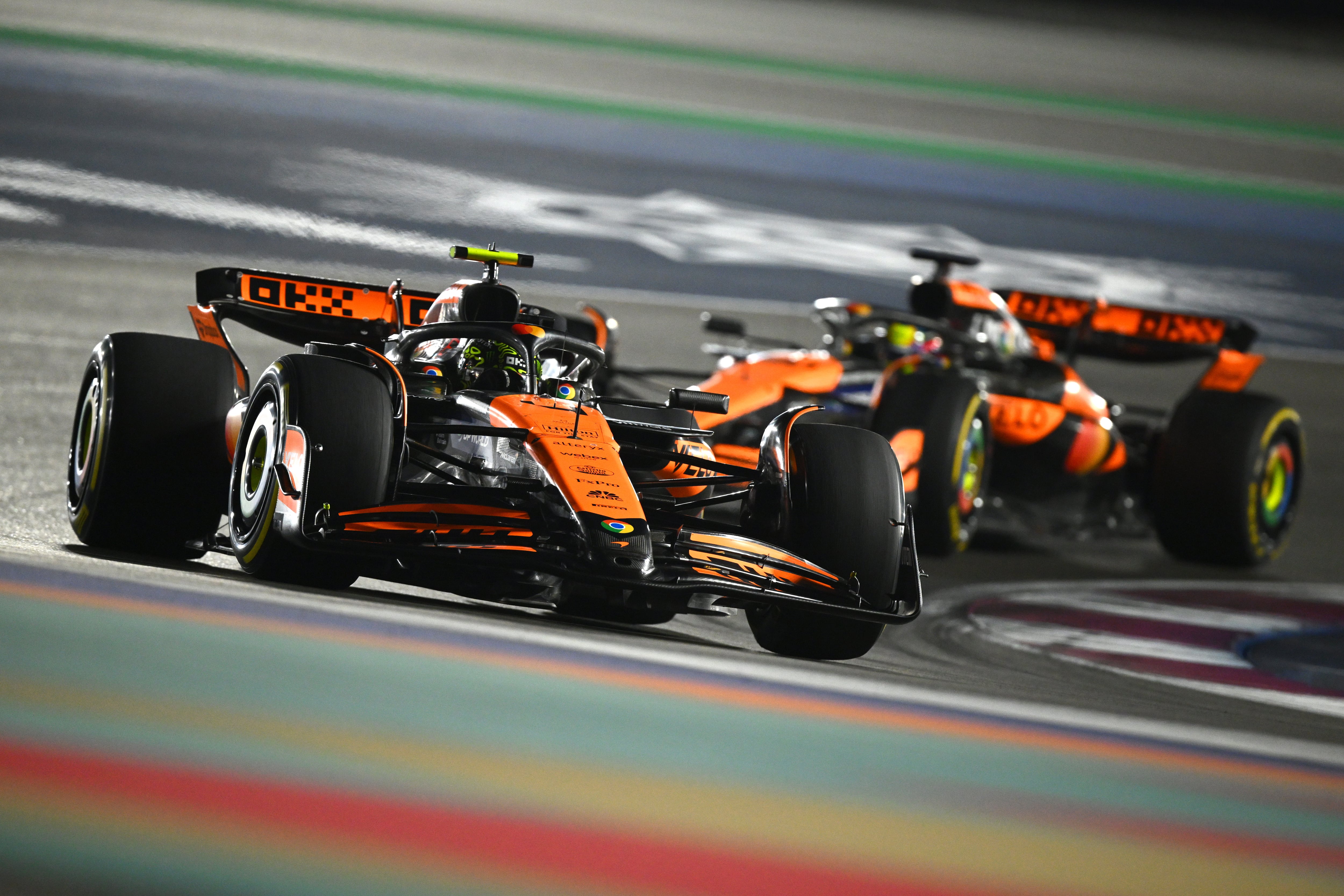 Lando Norris y Oscar Piastri en el &#039;sprint&#039; del GP de Qatar 2024